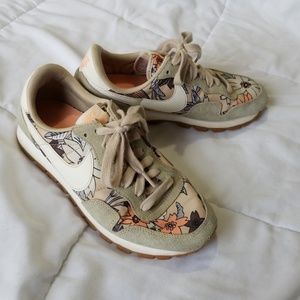Nike Floral Nude Color